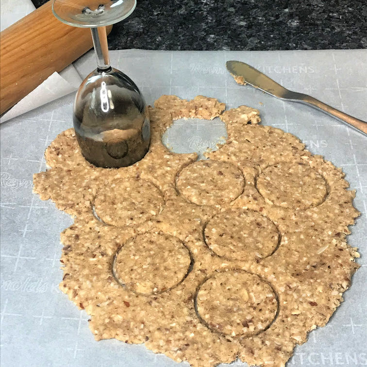 Oatmeal Creme Pie Recipe Cutting Circles